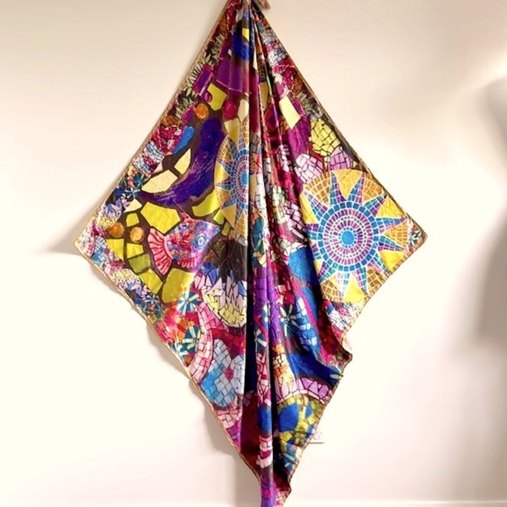 CARTIER Paris. Silk Scarf, Multicoloured Stained Glass Pattern, Pink Wolf 125-03 - Picture 6 of 10